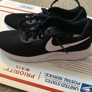 Nike Tanjun Women’s Running Shoes